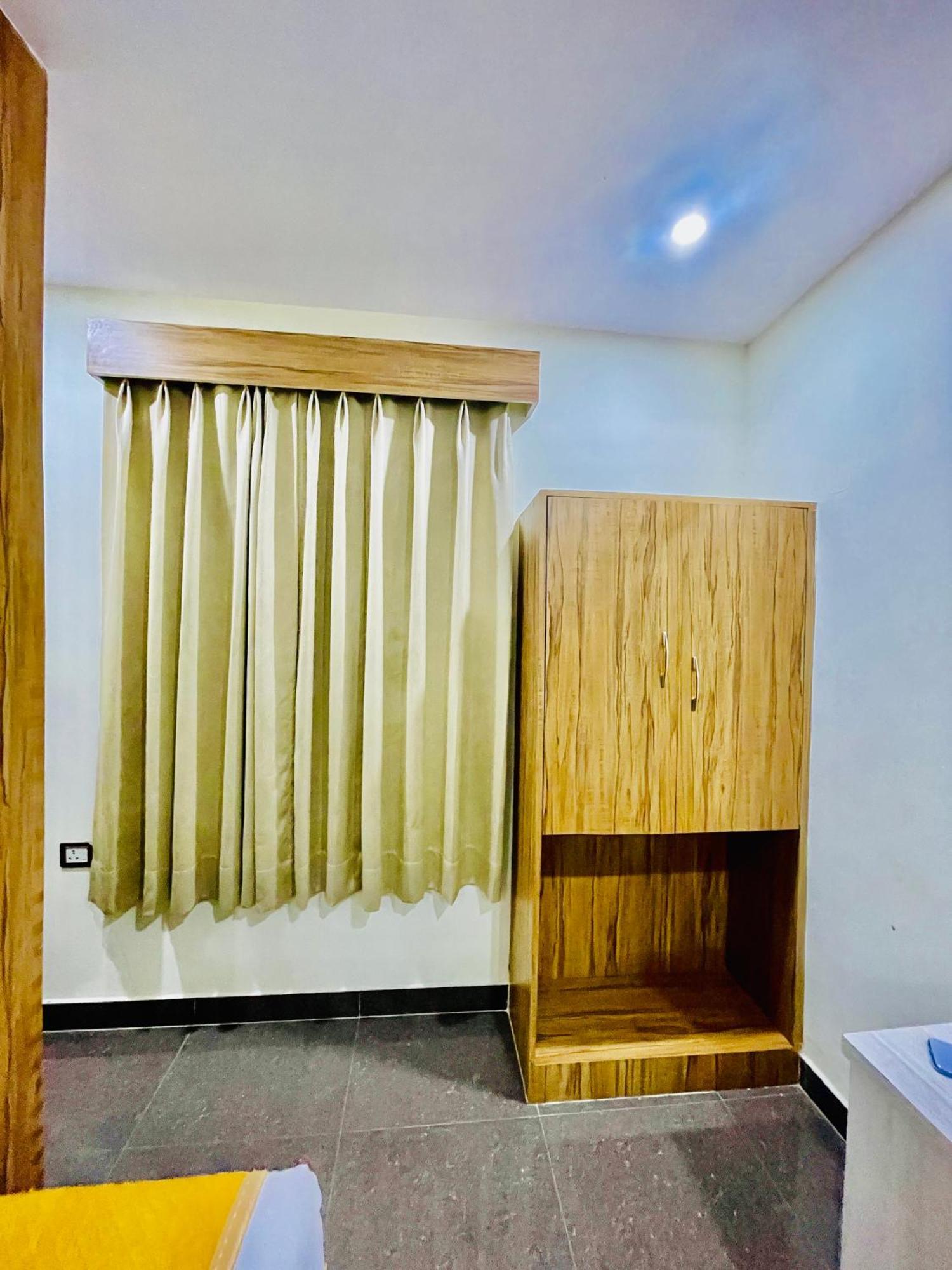 Vrindāvan Hotel Nidhivan Mukund - Best Rated Area - In House Parking מראה חיצוני תמונה